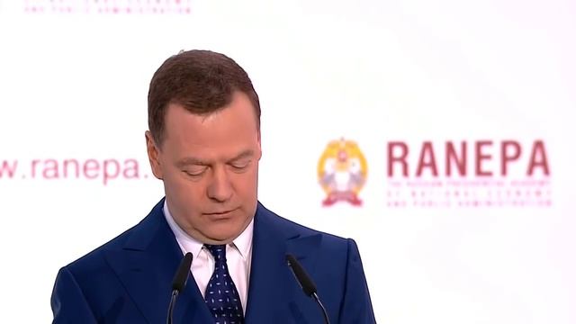 Сеть смеется над выступлением Медведева: "рецепт омлета" от российского премьера
