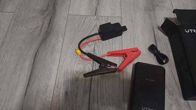 Пусковое устройство для автомобиля UTRAI. Пиковый ток 1000А. смотреть онлайн