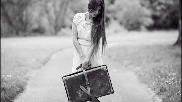 От меня ушла жена. Собрала чемодан и умотала. - Да ну?! Меркантильная баба, что с неё взять?