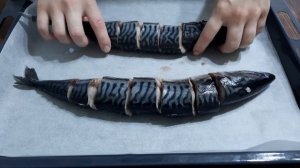 Скумбрия с луком и лимоном в духовке в горчично соевом соусе