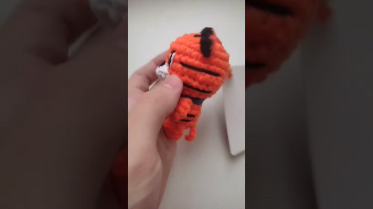 Вязанный крючком маленький тигрёнок — брелочек на сумку #вязаниекрючком #амигуруми #игрушкакрючком