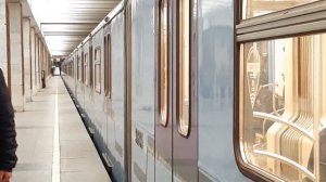 Баклажан на Калужско-Рижской линии Московского метро!