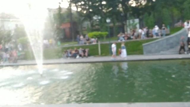 Харьков. Сад Шевченко. День города. 23 августа 2021 год. Огромное количество людей!! смотреть онлайн