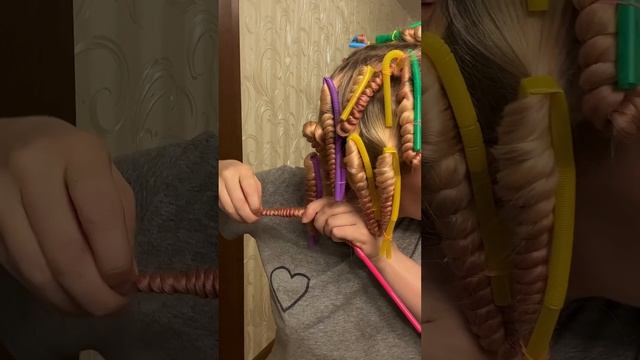 Трендовые афрокудри на трубочки ? Сохраняй, если было полезно ?? #тренды #прически #укладкаволос