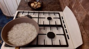 Жареные кабачки, тушённые в томатном соусе.