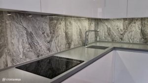 Угловая серая столешница на кухню. ЖК «Ботаника».