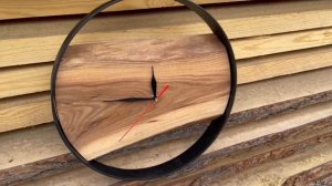 Часы из слэба в металлическом ободе ?