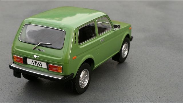 1:18  Lada Niva '76 - Model-Car Group (MCG) [Unboxing]