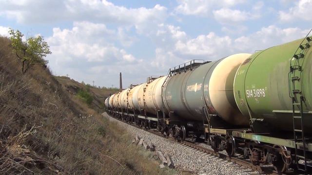 Тепловоз 2ТЭ116-1058 «SFAT» с грузовым поездом смотреть онлайн