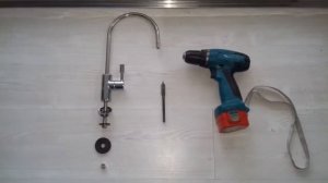 Установка крана в раковину из искуственного камня