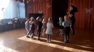 музыкальная игра "По тропинке в лес идем"