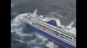 Круизный лайнер почти перевернулся во время ЖУТКОГО ШТОРМА!!!