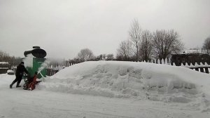 Уборка снега снегоуборщиком Husqvarna...