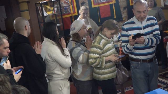 В Москве провели ритуал разрушения мандалы Амитаюса смотреть онлайн