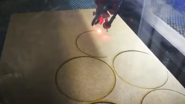|| Laser Cutter Cutting 10cm Diameter Circles in MDF || смотреть онлайн
