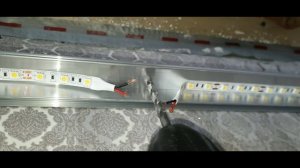 НАТЯНУЛ ПОТОЛОК ДОМА С ЖЕНОЙ С КОНТУРНОЙ ПОДСИЕТКОЙ