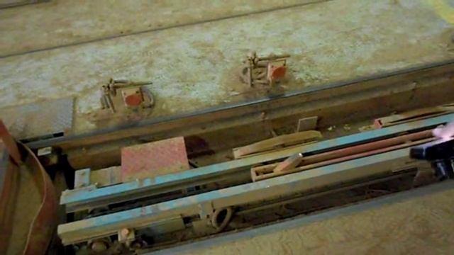 Укладка кирпча-сырца на консольную вагонетку