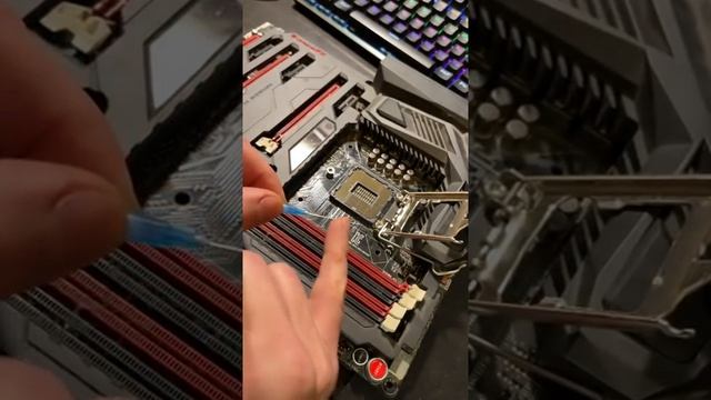 Погнул ножки сокета или процессора #shorts смотреть онлайн