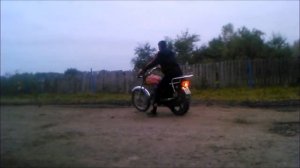стант на мопеде альфа часть 1 (пока учусь!)