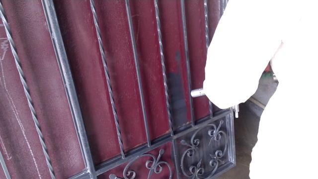 Как снять старую краску с ворот снятие старой краски с кованных ворот - смотреть видео онлайн от "Дом и Ремонт" 