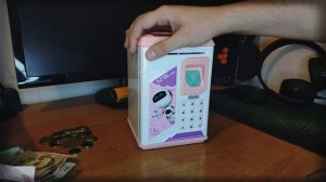 Обзор детского сейфа-копилки с кодовым замком. Интересный и необычный подарок для ребенка.