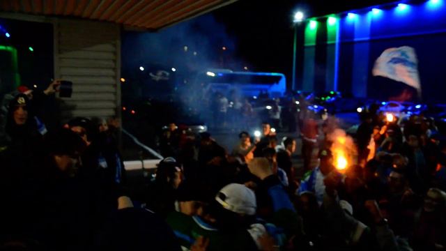 Болельщики "Тороса" встречают чемпионов и "Братину" на улице смотреть онлайн