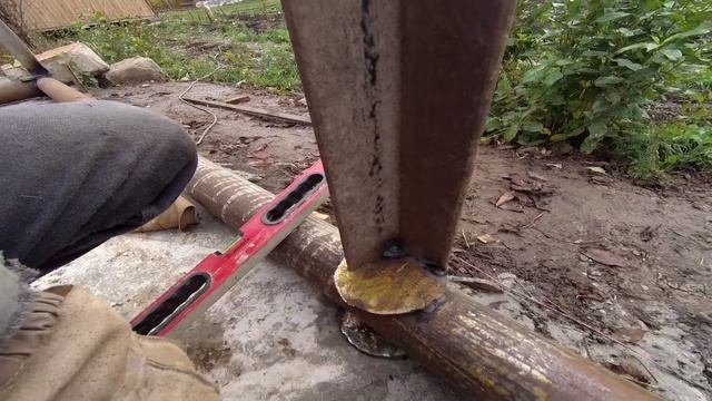 МОНТИРУЮ МЕТАЛЛОКОНСТРУКЦИЮ.УСТАНОВКА СТОЕК.#металлоконструкция#гараж#дача
