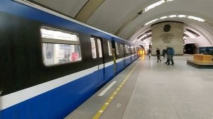 Прибытие метропоезда на станцию Удельная, Санкт-Петербург