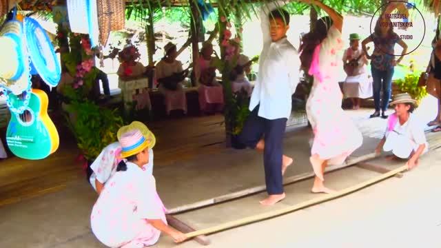 ? ВЛОГ ТАНЕЦ С БАМБУКОВЫМИ ШЕСТАМИ - BAMBOO DANCE ?? VLOG TRADITIONAL FOLK DANCE TINIKLING STEPS.