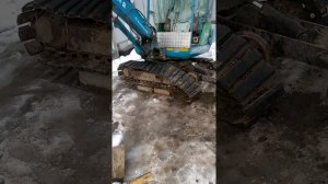 как снять гусеницу на мини экскаваторе