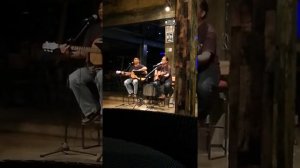 Певцы в ресторанчике  Бали, Индонезия