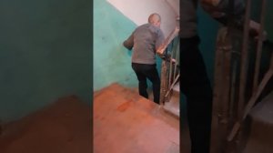 Трэш в подъезде