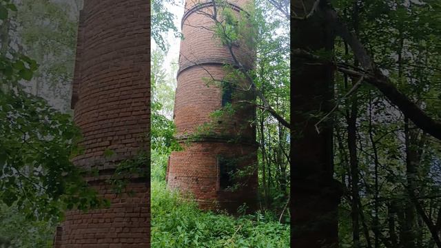 Старая заброшенная водонапорная башня в посёлке Каменка Ивановской области.