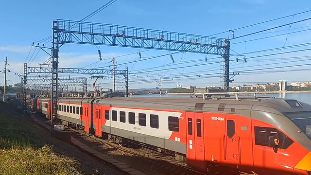 Электропоезд ЭП3Д-0084 следует по перегону с приветом смотреть онлайн