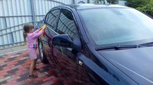 Настя Матвей и Полина моют папину машину