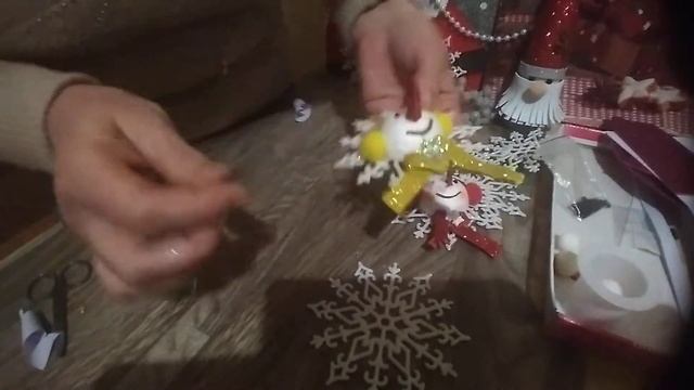 Новогодний декор  из фоамирана своими руками - Снежинка-Снеговик и Дед Мороз