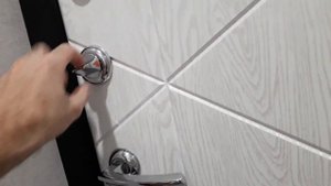 Ночной замок (щеколда) на входной двери