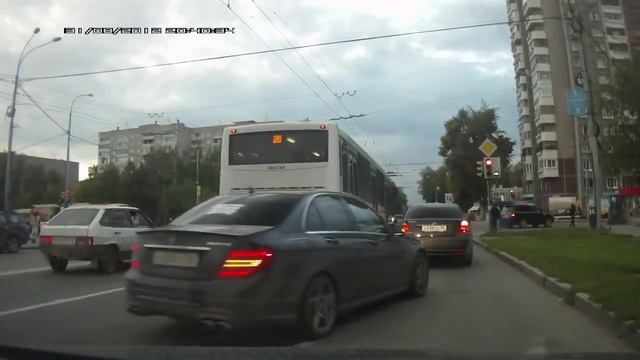 Illegal Street Drift | CRAZY MERCEDES DRIFTER смотреть онлайн