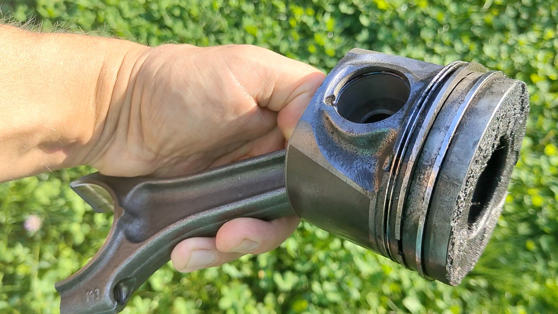 НЕ ВЗДУМАЙ ВЫБРОСИТЬ старый поршень! Отличная идея своими руками! смотреть онлайн