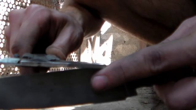 Ковка ножа из шарика от подшипника. Часть 3. Чистовое выведение, шлифовка, протравка. смотреть онлайн