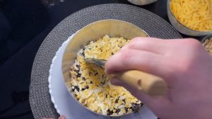 СЛОЕНЫЙ САЛАТ с курицей и черносливом