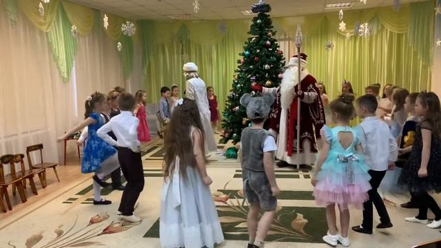 Хоровод. Новогодняя считалочка