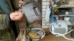 Как расклинить болгарку если сломан стопор