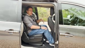 2022 Chrysler Pacifica Hybrid Touring L Review - A Plug-in Minivan?