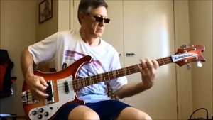 Rickenbacker 4003 played in stereo demonstration