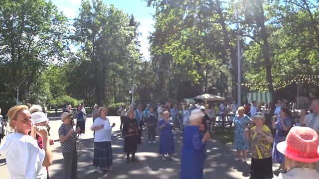 Цпкио им. Кирова. Отдых пенсионеров. Танцы с оркестром. #Saint_Petersburg_life смотреть онлайн