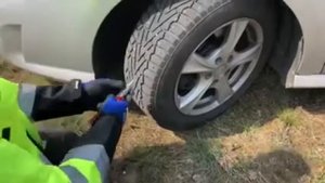 Как быстро вынуть шипы из резины?