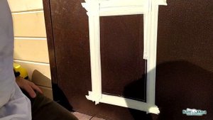 Установка утеплённой дверцы для собак PetSafe Extreme Weather L в металлическую дверь