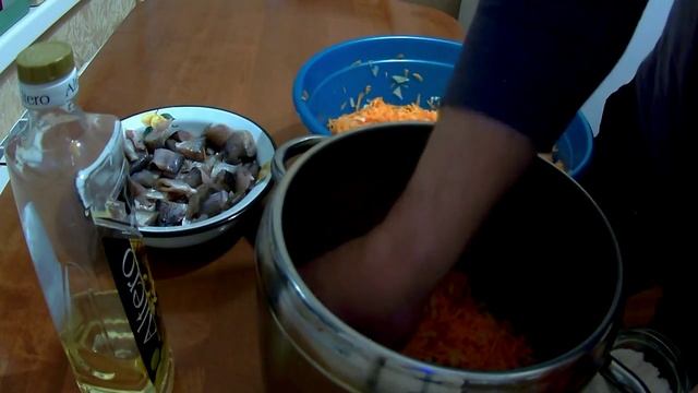 Приготовление рыбной консервы. Консервы из мелкой рыбы в скороварке. смотреть онлайн