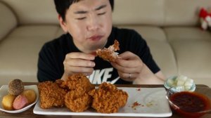 SUB 넓적다리 BBQ?!  BEST Wide Crispy Chicken leg by BBQ! Cinema Mukbang DoNam 시네마먹방